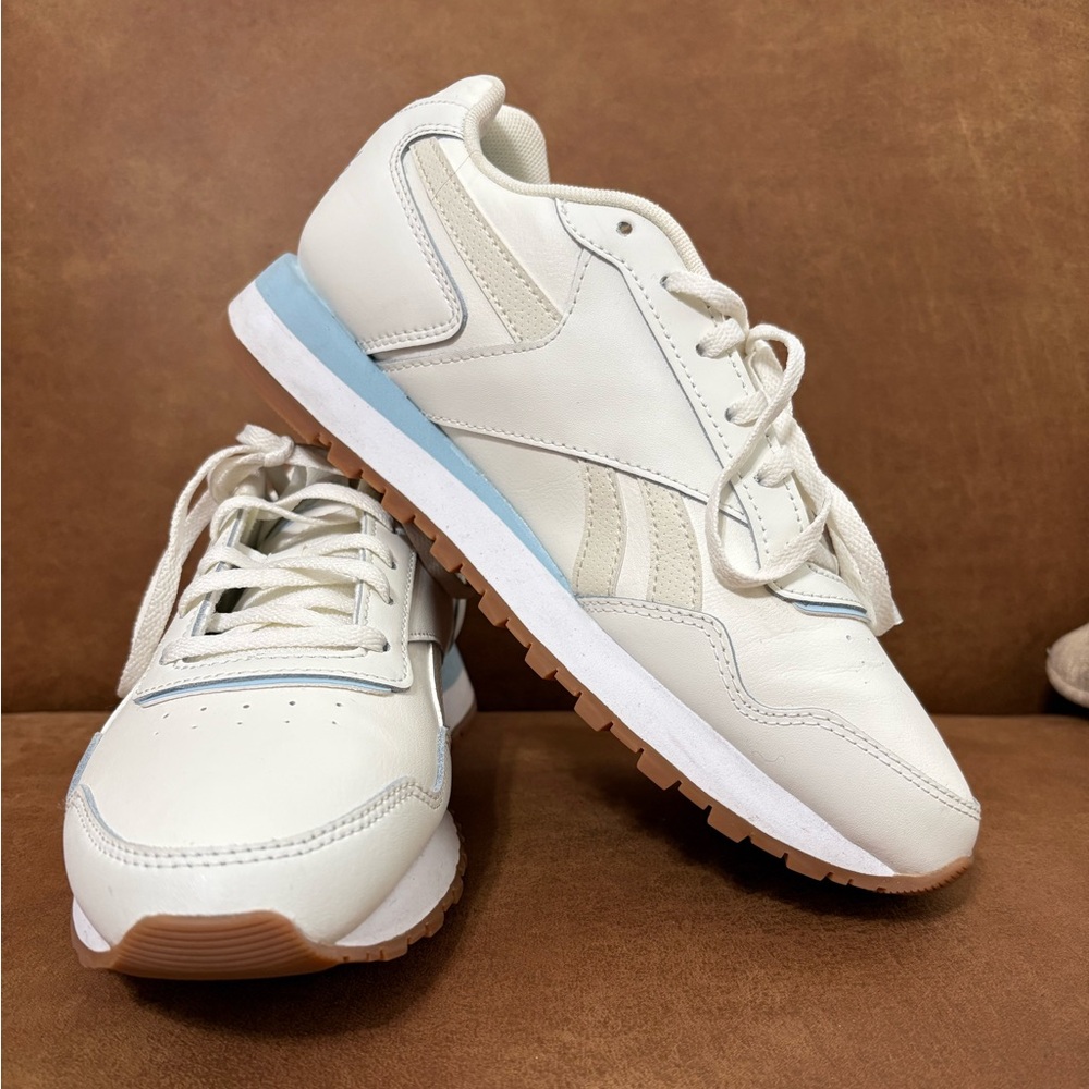 Reebok Glide Women’s Athletic Sneaker. Chalk & Soft Blue. Size 8.5